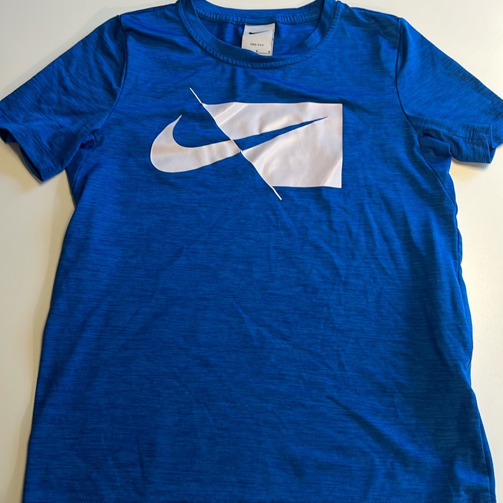 Nike boy shirt
